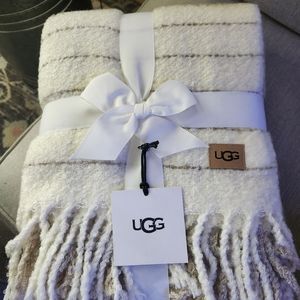 New with tags Ugg throw